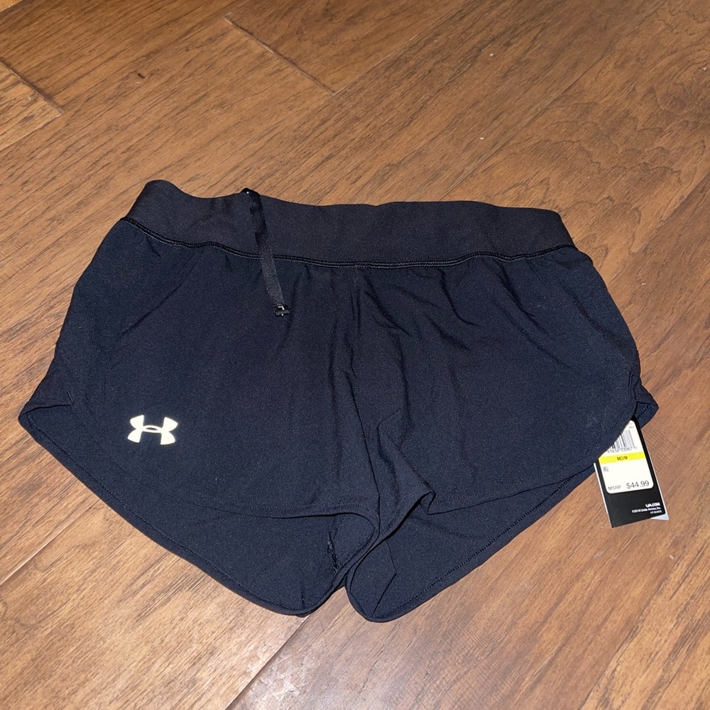 Womens Under Armour fitted size medium black shorts